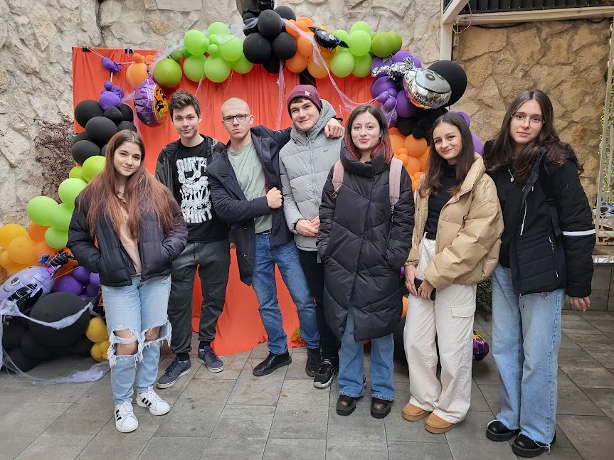 Copii participând la Arta actorului
