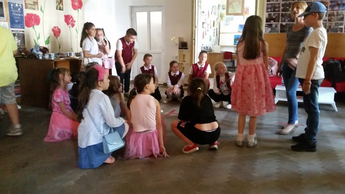 Copii participând la Cultură și civilizație engleză