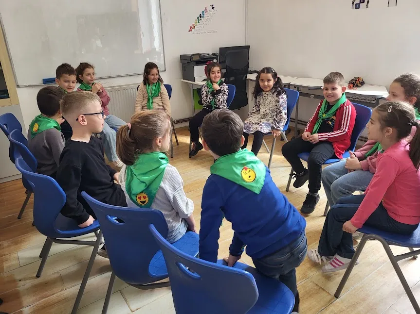 Copii participând la Cultură și civilizație engleză