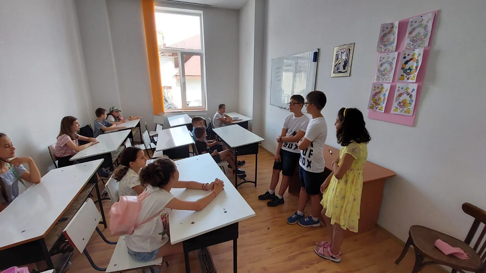 Copii participând la Redacție presă / Radio / TV